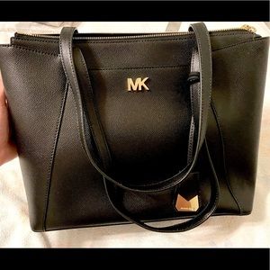 Michael Kors: Black Shoulder Purse
